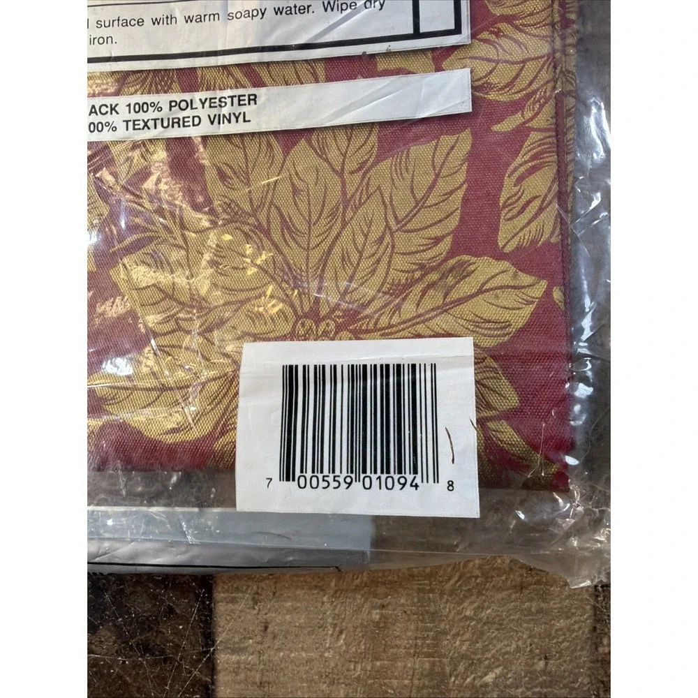 VTG Christmas Poinsettia Flannel Back Vinyl Tablecloth 52x70 Oblong Red Gold NOS